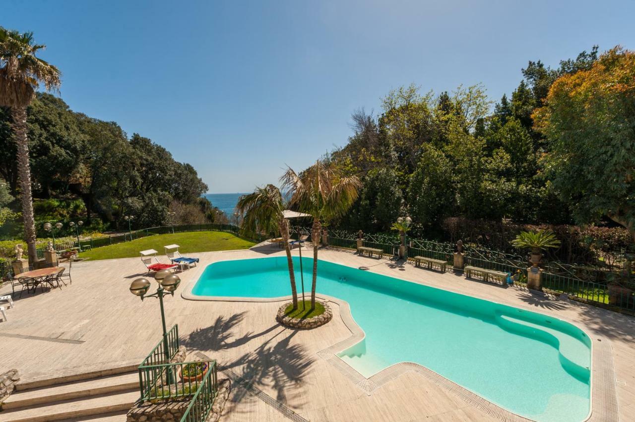 Holidays Naples Family - Pool In Front Of Capri Exteriör bild